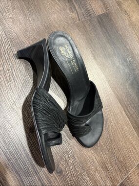 Donald J. Pliner Black Ruched top and small wooden heel